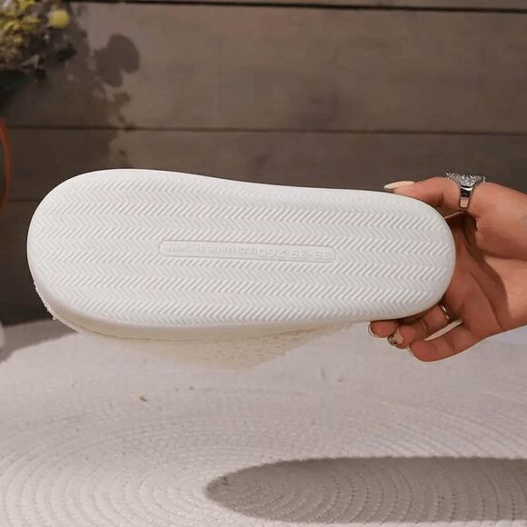 Reindeer Christmas Fuzzy Smiley Face Slippers Size 5.5/6 - Picture 5 of 8